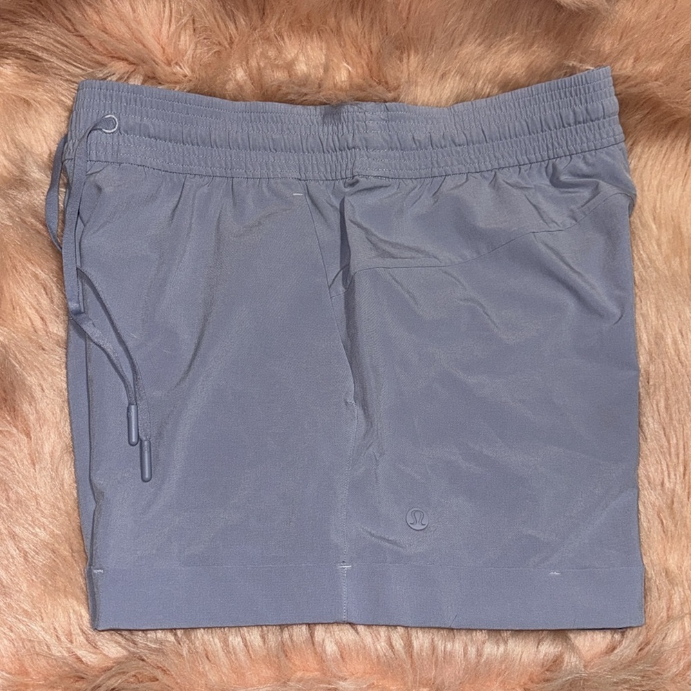 Lululemon Spring Break Away Short *4-way Stretch 3"
Berry Mist size 6 - Picture 10 of 12